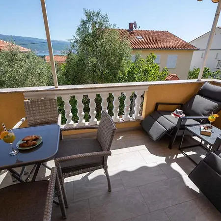 Apartment In Silo/insel Krk 13482 *