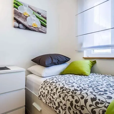 Apartment In Silo/insel Krk 13482
